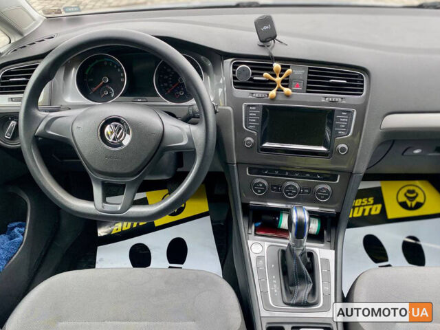 Серый Фольксваген e-Golf, объемом двигателя 24 л и пробегом 97 тыс. км за 14500 $, фото 14 на Automoto.ua