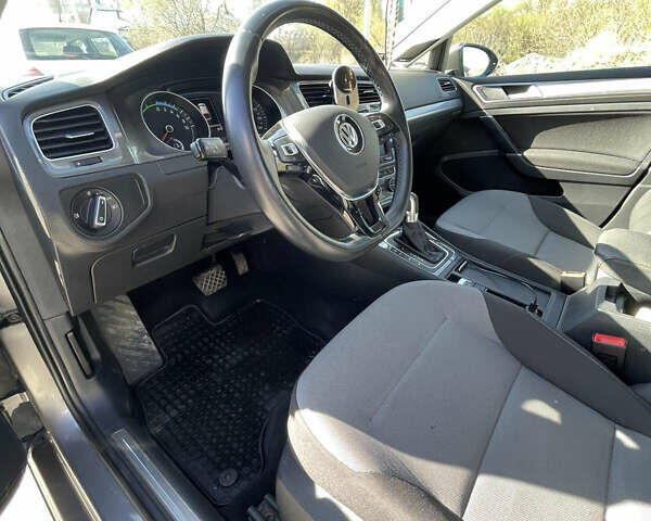 Серый Фольксваген e-Golf, объемом двигателя 0 л и пробегом 104 тыс. км за 9500 $, фото 10 на Automoto.ua