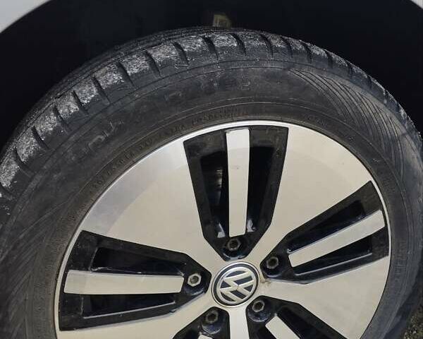 Серый Фольксваген e-Golf, объемом двигателя 0 л и пробегом 130 тыс. км за 8800 $, фото 10 на Automoto.ua