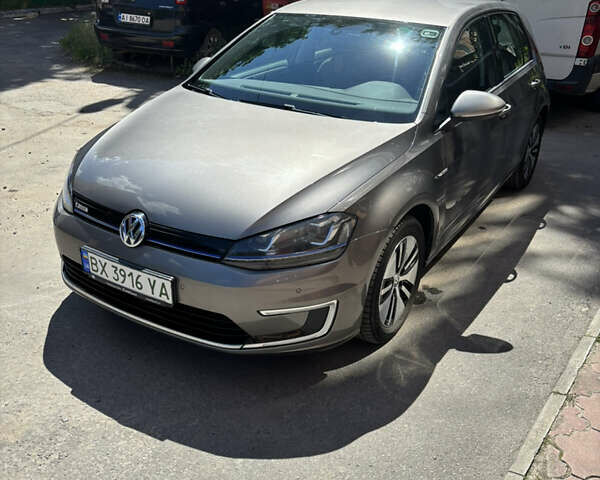 Серый Фольксваген e-Golf, объемом двигателя 0 л и пробегом 98 тыс. км за 8350 $, фото 5 на Automoto.ua