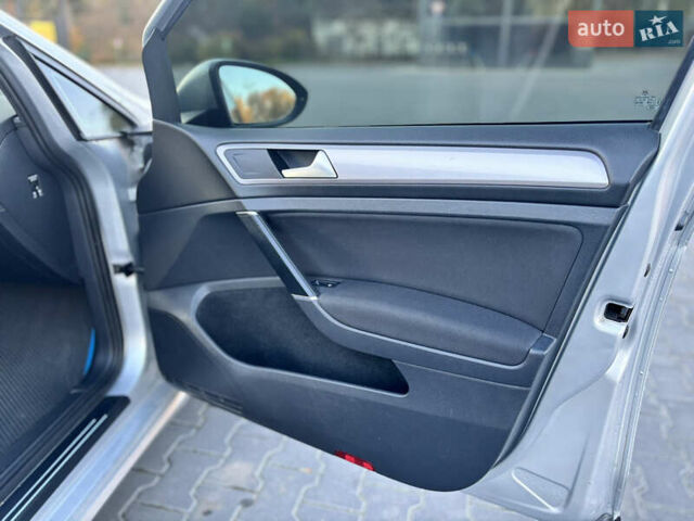 Серый Фольксваген e-Golf, объемом двигателя 0 л и пробегом 162 тыс. км за 8499 $, фото 52 на Automoto.ua