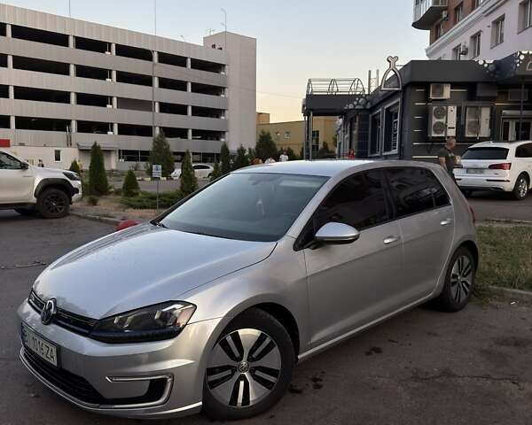 Серый Фольксваген e-Golf, объемом двигателя 0 л и пробегом 78 тыс. км за 8200 $, фото 1 на Automoto.ua