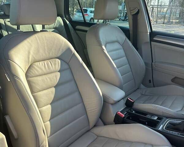 Серый Фольксваген e-Golf, объемом двигателя 0 л и пробегом 118 тыс. км за 11500 $, фото 16 на Automoto.ua