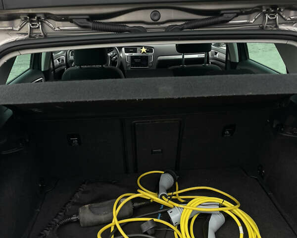 Сірий Фольксваген e-Golf, об'ємом двигуна 0 л та пробігом 202 тис. км за 7699 $, фото 28 на Automoto.ua