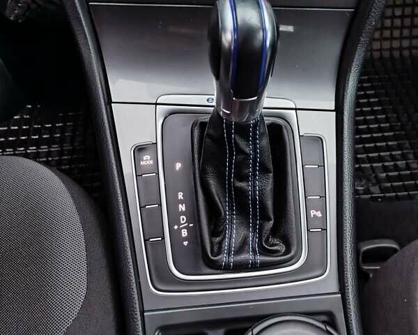 Серый Фольксваген e-Golf, объемом двигателя 0 л и пробегом 110 тыс. км за 8500 $, фото 6 на Automoto.ua