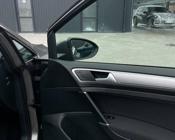 Серый Фольксваген e-Golf, объемом двигателя 0 л и пробегом 195 тыс. км за 7499 $, фото 22 на Automoto.ua