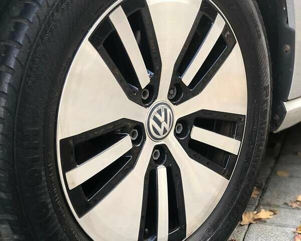 Серый Фольксваген e-Golf, объемом двигателя 0 л и пробегом 157 тыс. км за 8100 $, фото 51 на Automoto.ua