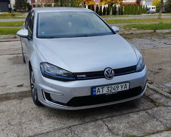 Серый Фольксваген e-Golf, объемом двигателя 0 л и пробегом 130 тыс. км за 8800 $, фото 7 на Automoto.ua