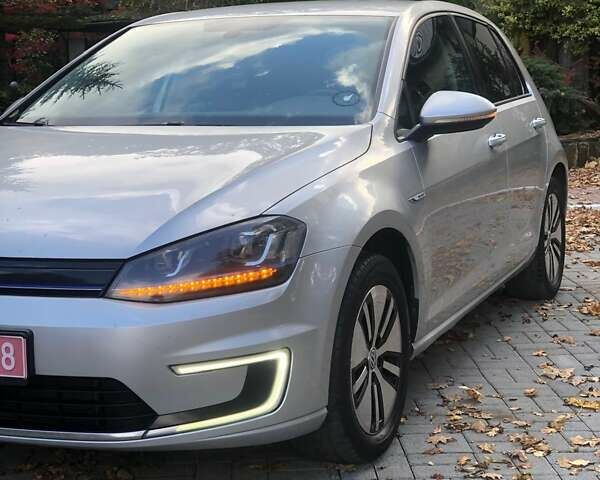 Серый Фольксваген e-Golf, объемом двигателя 0 л и пробегом 157 тыс. км за 8100 $, фото 3 на Automoto.ua