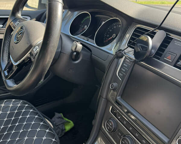 Серый Фольксваген e-Golf, объемом двигателя 0 л и пробегом 167 тыс. км за 8700 $, фото 28 на Automoto.ua