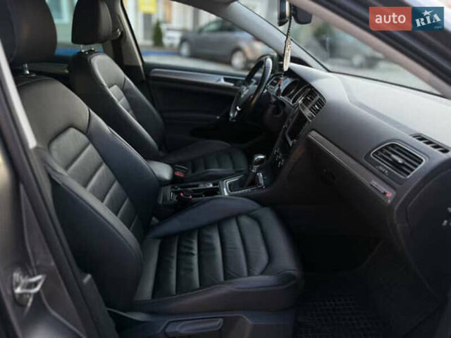 Серый Фольксваген e-Golf, объемом двигателя 0 л и пробегом 210 тыс. км за 7800 $, фото 4 на Automoto.ua