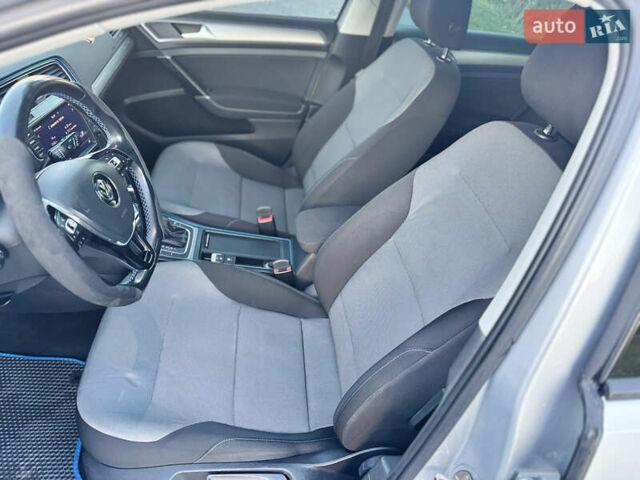 Серый Фольксваген e-Golf, объемом двигателя 0 л и пробегом 162 тыс. км за 8499 $, фото 57 на Automoto.ua