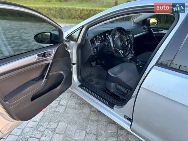 Серый Фольксваген e-Golf, объемом двигателя 0 л и пробегом 162 тыс. км за 8499 $, фото 25 на Automoto.ua