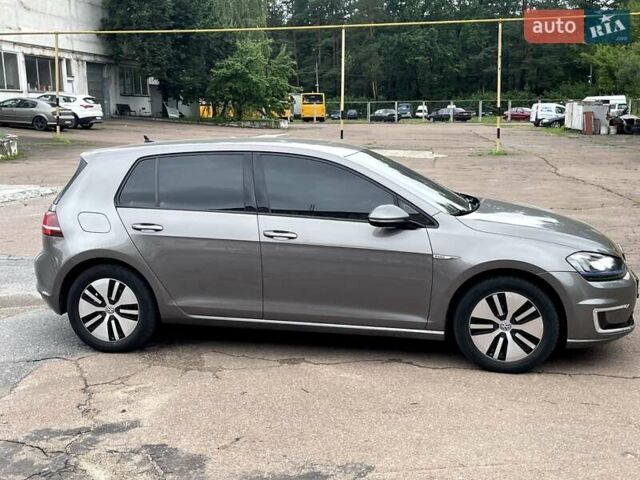 Серый Фольксваген e-Golf, объемом двигателя 0 л и пробегом 122 тыс. км за 10000 $, фото 2 на Automoto.ua
