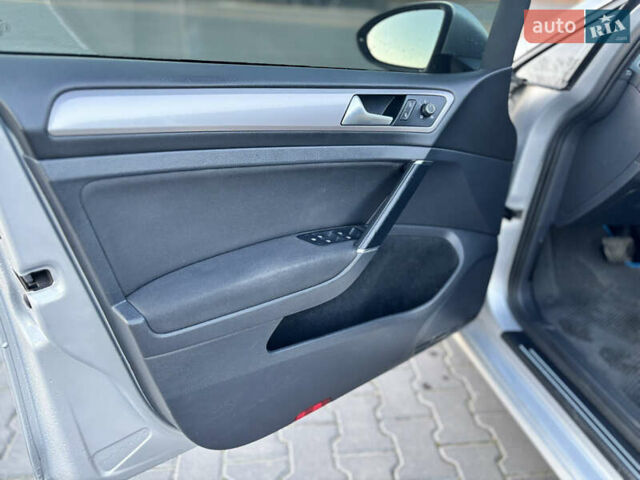 Серый Фольксваген e-Golf, объемом двигателя 0 л и пробегом 162 тыс. км за 8499 $, фото 58 на Automoto.ua