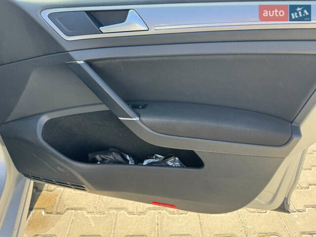 Серый Фольксваген e-Golf, объемом двигателя 0 л и пробегом 167 тыс. км за 8700 $, фото 31 на Automoto.ua