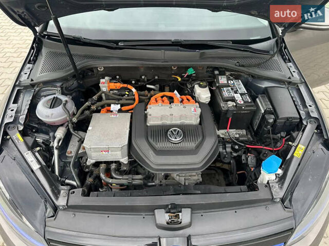 Серый Фольксваген e-Golf, объемом двигателя 0 л и пробегом 98 тыс. км за 8350 $, фото 8 на Automoto.ua
