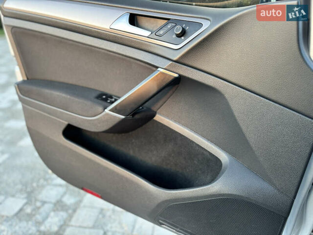 Серый Фольксваген e-Golf, объемом двигателя 0 л и пробегом 162 тыс. км за 8499 $, фото 43 на Automoto.ua