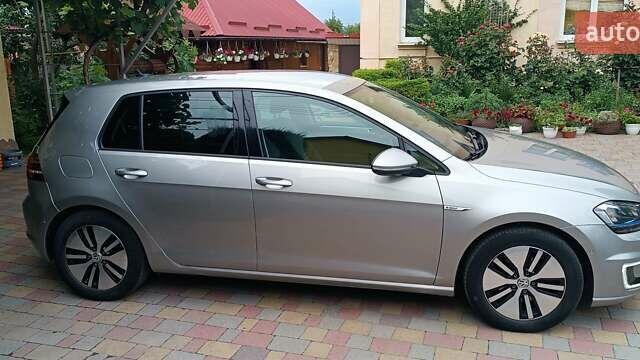 Серый Фольксваген e-Golf, объемом двигателя 0 л и пробегом 116 тыс. км за 9300 $, фото 4 на Automoto.ua
