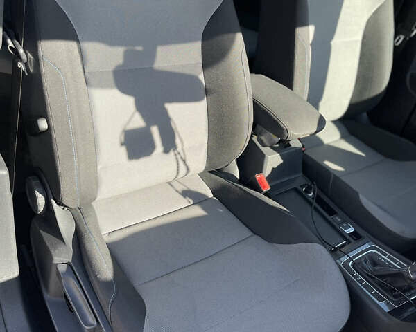 Серый Фольксваген e-Golf, объемом двигателя 0 л и пробегом 104 тыс. км за 9500 $, фото 9 на Automoto.ua