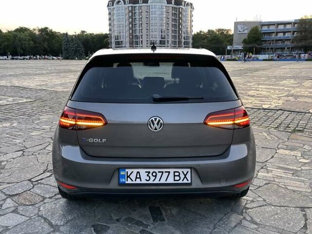 Серый Фольксваген e-Golf, объемом двигателя 0 л и пробегом 129 тыс. км за 13200 $, фото 4 на Automoto.ua