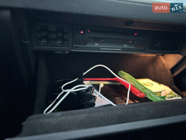 Серый Фольксваген e-Golf, объемом двигателя 0 л и пробегом 162 тыс. км за 8499 $, фото 40 на Automoto.ua