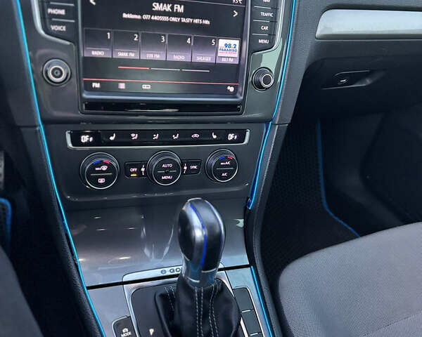 Серый Фольксваген e-Golf, объемом двигателя 0 л и пробегом 162 тыс. км за 8799 $, фото 39 на Automoto.ua