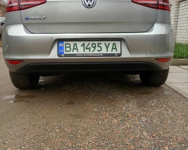 Серый Фольксваген e-Golf, объемом двигателя 0 л и пробегом 130 тыс. км за 9600 $, фото 7 на Automoto.ua