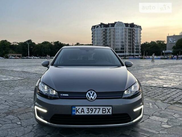 Серый Фольксваген e-Golf, объемом двигателя 0 л и пробегом 129 тыс. км за 13200 $, фото 2 на Automoto.ua