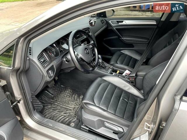 Серый Фольксваген e-Golf, объемом двигателя 0 л и пробегом 122 тыс. км за 10000 $, фото 1 на Automoto.ua