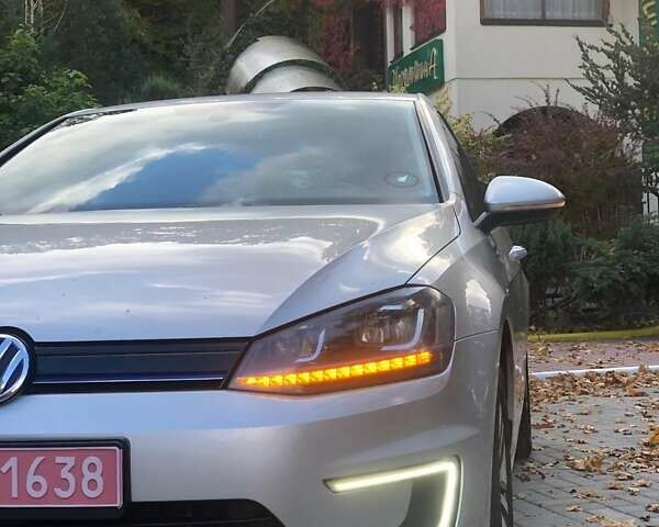Серый Фольксваген e-Golf, объемом двигателя 0 л и пробегом 157 тыс. км за 8100 $, фото 4 на Automoto.ua
