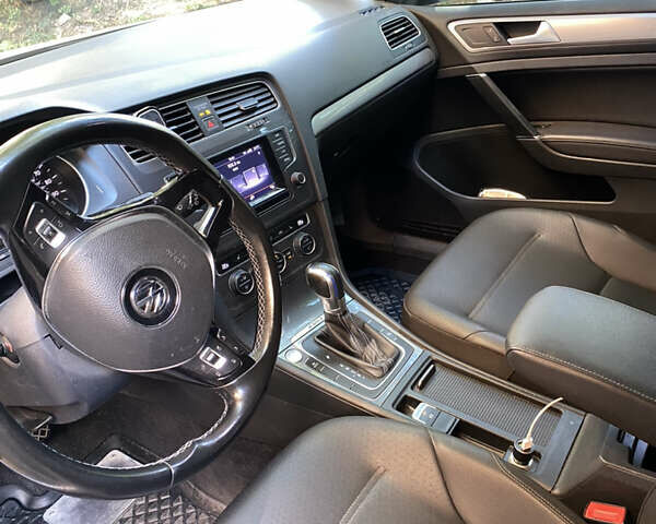 Серый Фольксваген e-Golf, объемом двигателя 0 л и пробегом 110 тыс. км за 9990 $, фото 4 на Automoto.ua
