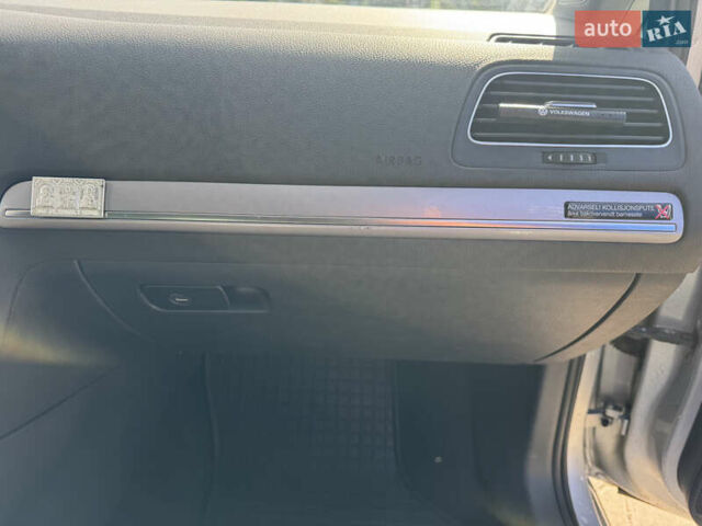 Серый Фольксваген e-Golf, объемом двигателя 0 л и пробегом 167 тыс. км за 8700 $, фото 29 на Automoto.ua