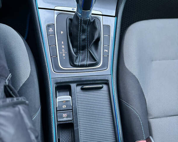 Серый Фольксваген e-Golf, объемом двигателя 0 л и пробегом 161 тыс. км за 8499 $, фото 46 на Automoto.ua