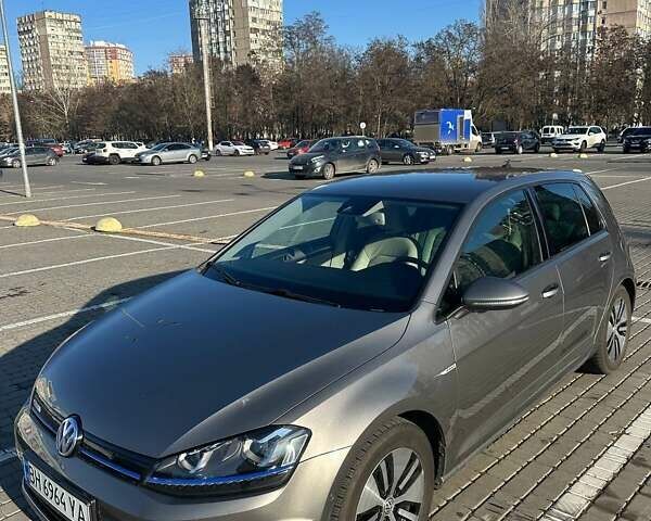 Серый Фольксваген e-Golf, объемом двигателя 0 л и пробегом 118 тыс. км за 11500 $, фото 7 на Automoto.ua