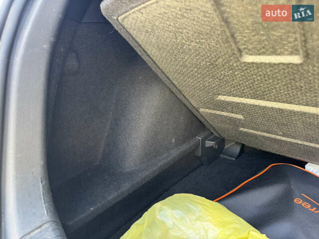 Серый Фольксваген e-Golf, объемом двигателя 0 л и пробегом 167 тыс. км за 8700 $, фото 39 на Automoto.ua