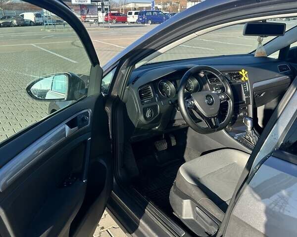 Сірий Фольксваген e-Golf, об'ємом двигуна 0 л та пробігом 121 тис. км за 9999 $, фото 14 на Automoto.ua