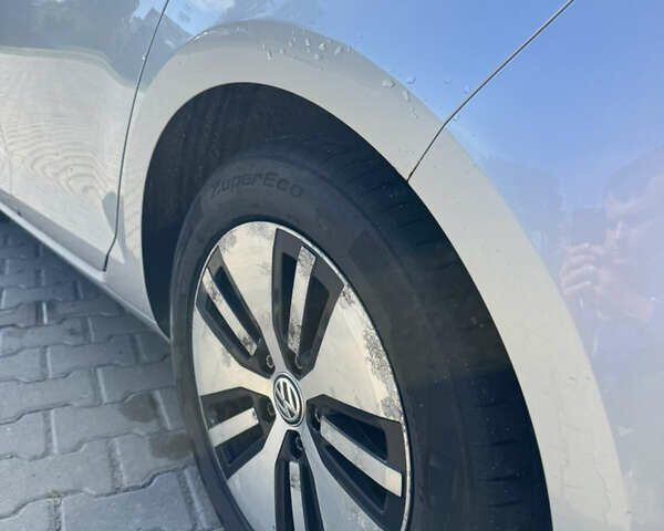 Серый Фольксваген e-Golf, объемом двигателя 0 л и пробегом 167 тыс. км за 8700 $, фото 12 на Automoto.ua