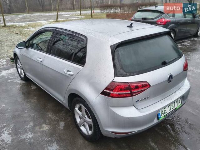 Серый Фольксваген e-Golf, объемом двигателя 0 л и пробегом 99 тыс. км за 10500 $, фото 5 на Automoto.ua