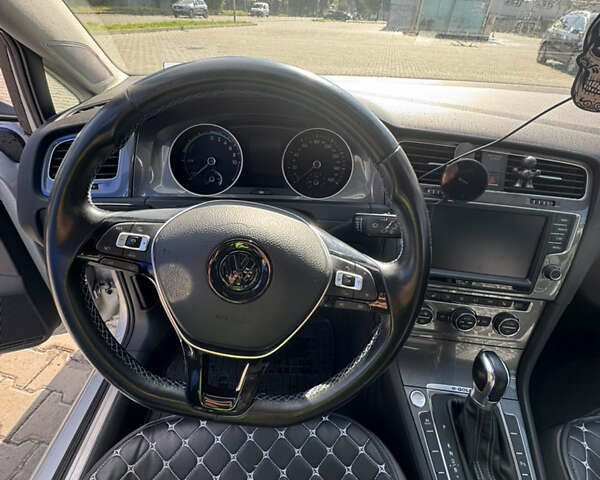 Серый Фольксваген e-Golf, объемом двигателя 0 л и пробегом 167 тыс. км за 8700 $, фото 48 на Automoto.ua