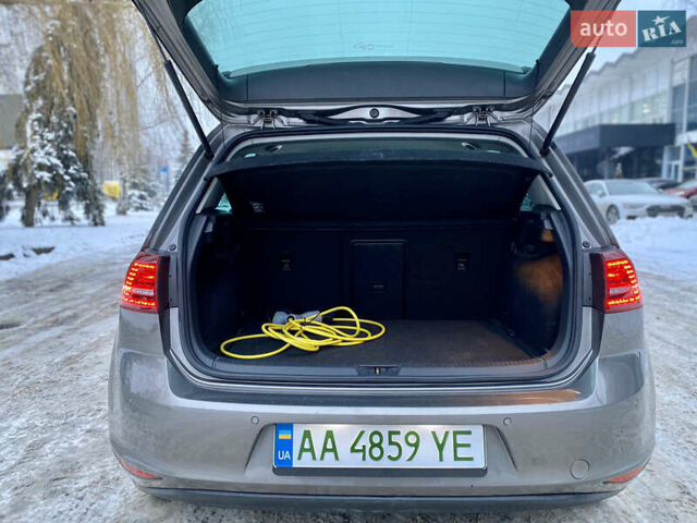 Сірий Фольксваген e-Golf, об'ємом двигуна 0 л та пробігом 105 тис. км за 7800 $, фото 11 на Automoto.ua