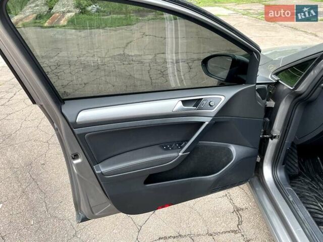 Серый Фольксваген e-Golf, объемом двигателя 0 л и пробегом 122 тыс. км за 10000 $, фото 17 на Automoto.ua