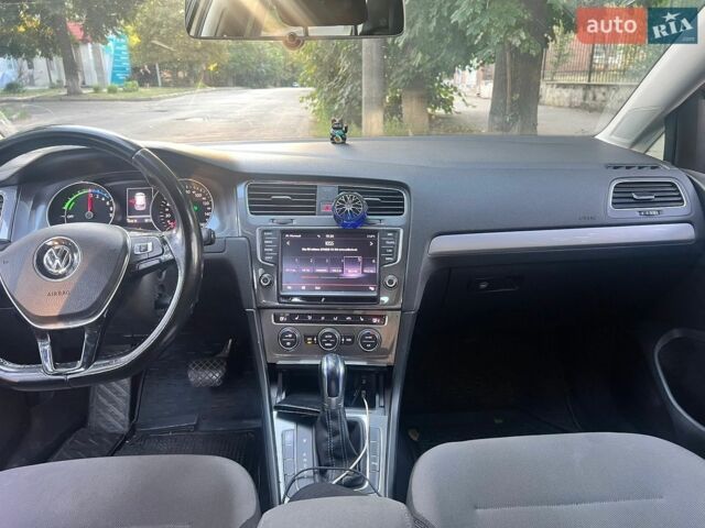 Серый Фольксваген e-Golf, объемом двигателя 0 л и пробегом 183 тыс. км за 8300 $, фото 2 на Automoto.ua