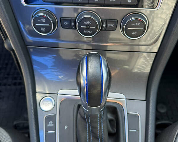Серый Фольксваген e-Golf, объемом двигателя 0 л и пробегом 167 тыс. км за 8700 $, фото 46 на Automoto.ua
