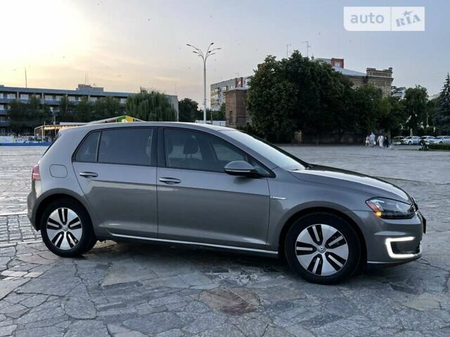 Серый Фольксваген e-Golf, объемом двигателя 0 л и пробегом 129 тыс. км за 13200 $, фото 8 на Automoto.ua