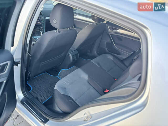 Серый Фольксваген e-Golf, объемом двигателя 0 л и пробегом 162 тыс. км за 8799 $, фото 54 на Automoto.ua