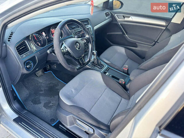 Серый Фольксваген e-Golf, объемом двигателя 0 л и пробегом 162 тыс. км за 8499 $, фото 59 на Automoto.ua