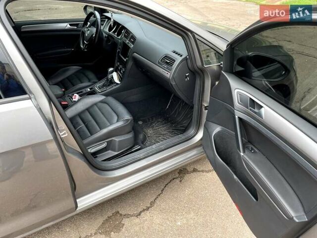 Серый Фольксваген e-Golf, объемом двигателя 0 л и пробегом 122 тыс. км за 10000 $, фото 13 на Automoto.ua