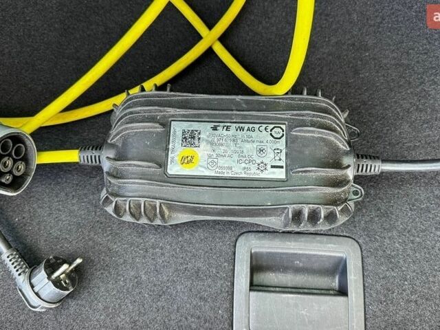 Серый Фольксваген e-Golf, объемом двигателя 0 л и пробегом 127 тыс. км за 10900 $, фото 14 на Automoto.ua