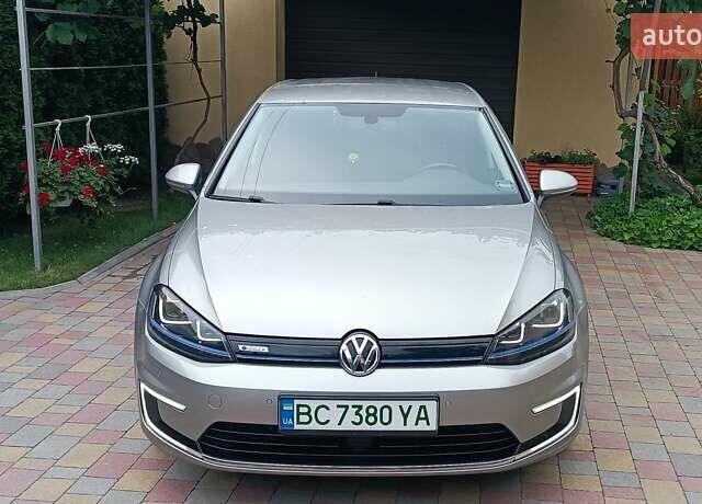 Серый Фольксваген e-Golf, объемом двигателя 0 л и пробегом 116 тыс. км за 9300 $, фото 2 на Automoto.ua